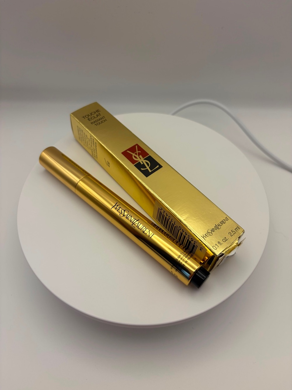 Concealer - Picture 1 of 3